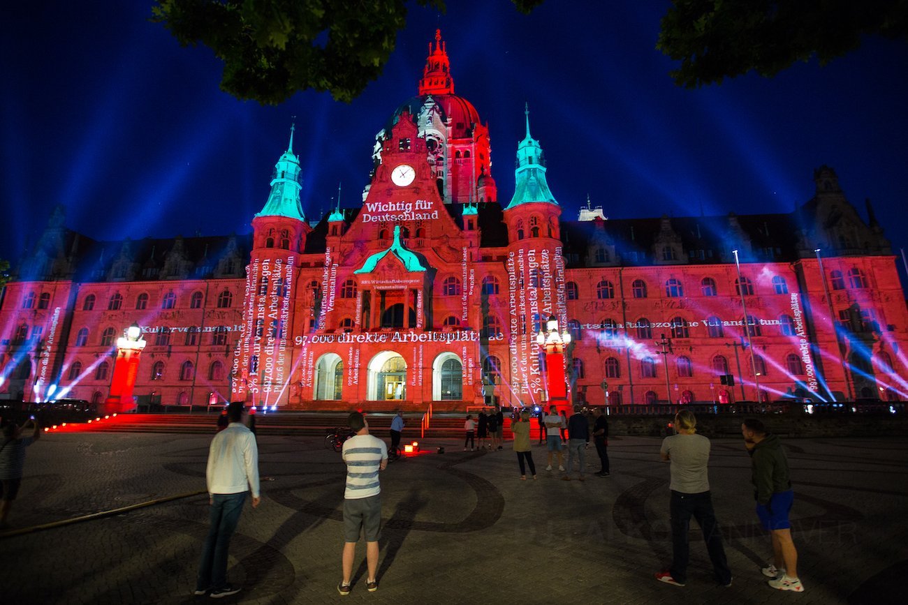 Hannover Rathaus Night of Light Rot Beleuchtet Event mit DJ Falko 03